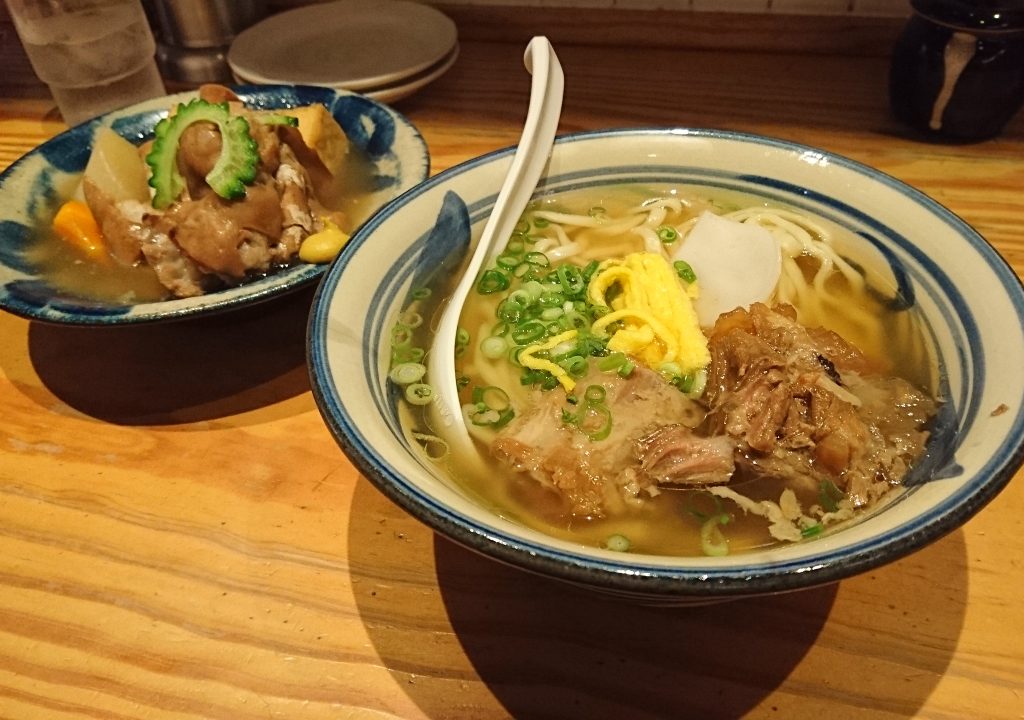 ソーキそばとてびち煮込み