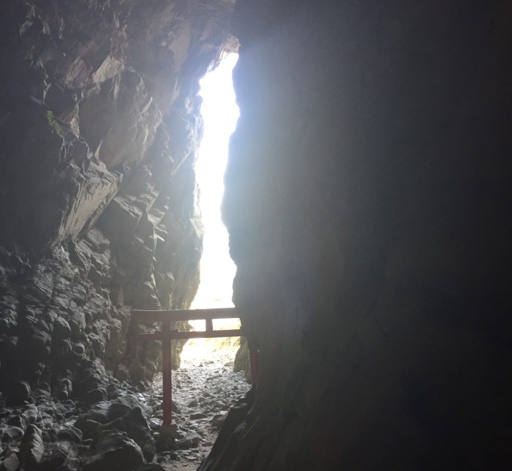 実際に撮れた白龍の様子　洞窟から見える光の様子