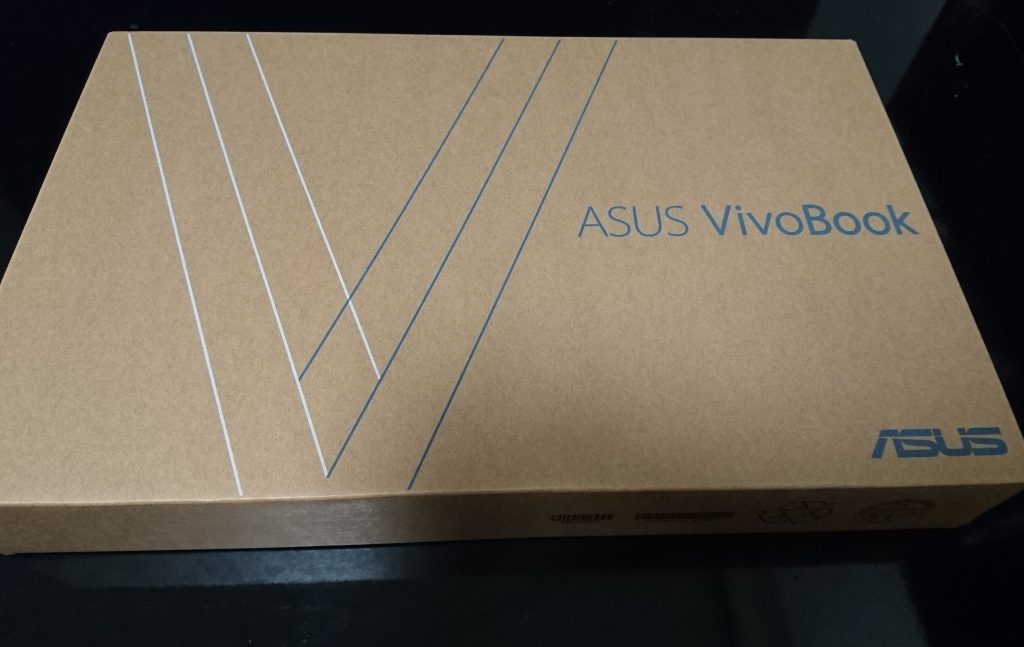 非売品ASUS Vivobooksを購入しないと手に入らないPCバックです。+ 