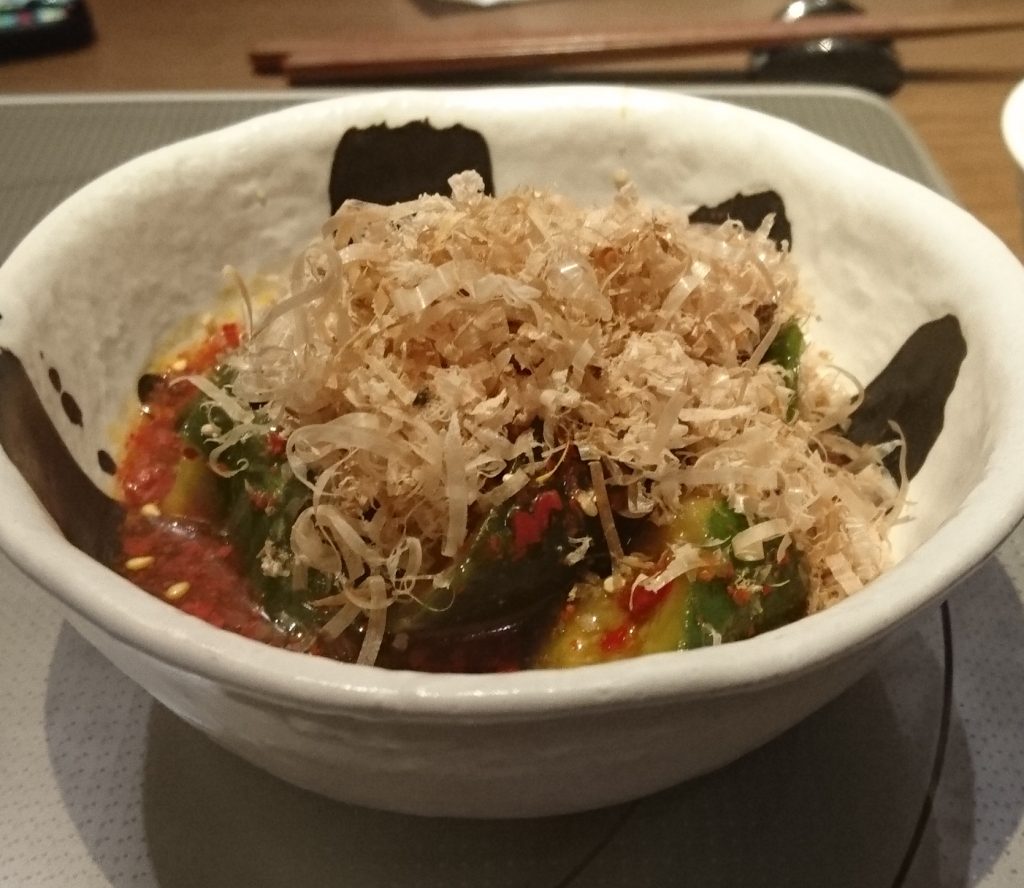 ピリ辛きゅうり 鰹節が結構のってる