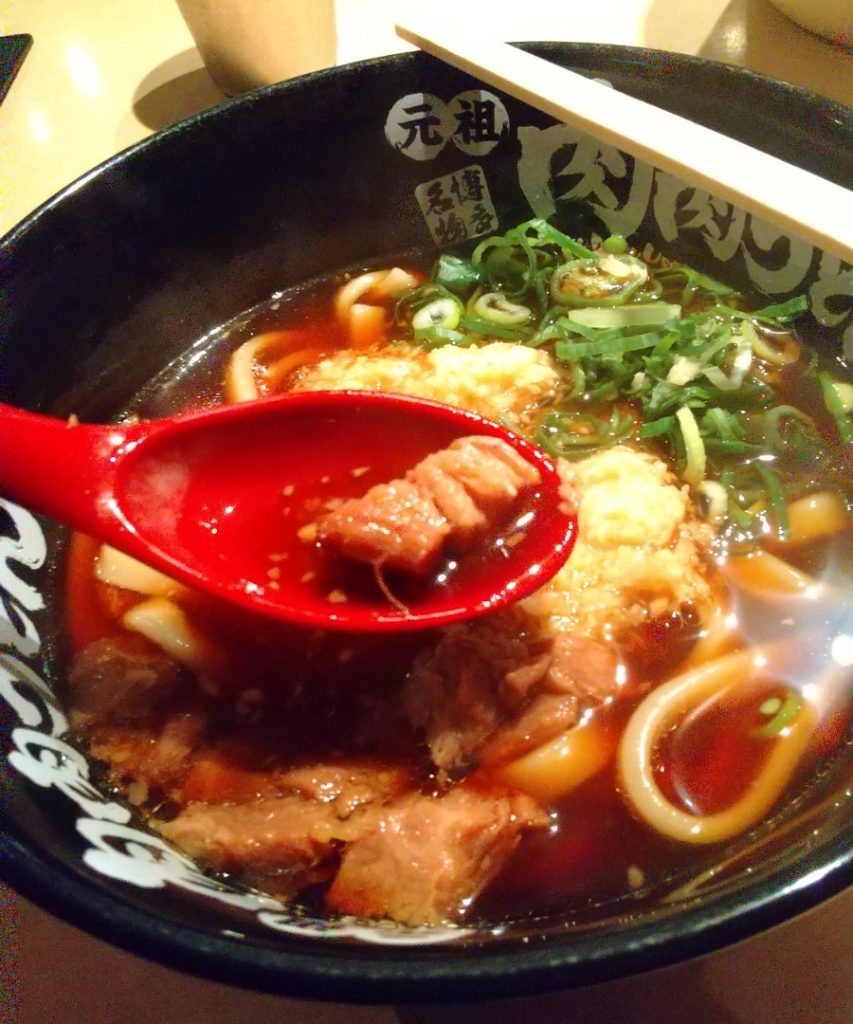 肉肉うどんの中の肉