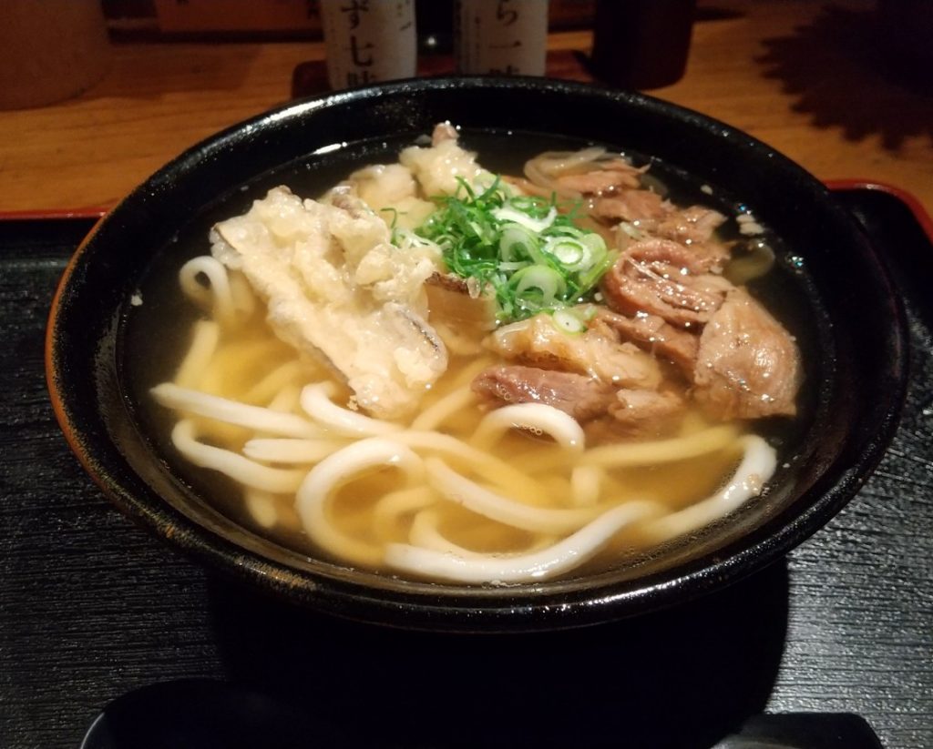 牛すじうどん 正面