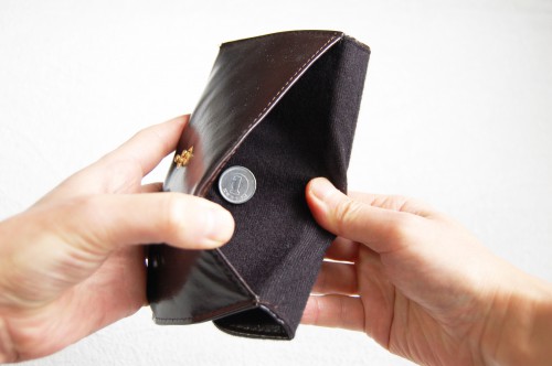財布に1円しかない様子